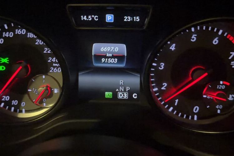 Used Mercedes-Benz GLA 2016 GLA 200 Sport Edition Odometer Close Up