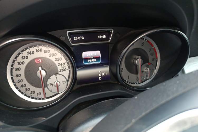 Used Mercedes-Benz GLA 2016 GLA 200 Sport Edition Odometer Close Up