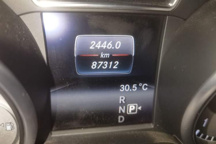 Used Mercedes-Benz GLA 2016 GLA 200 Sport Edition Odometer Close Up
