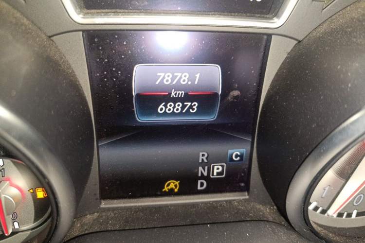 Used Mercedes-Benz GLA 2016 GLA 200 Fashion Model Odometer Close Up