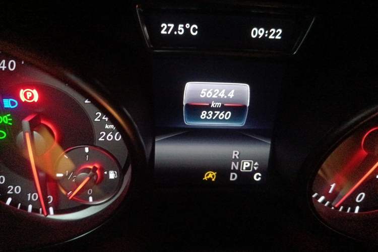 Used Mercedes-Benz GLA 2016 GLA 200 Sport Edition Odometer Close Up