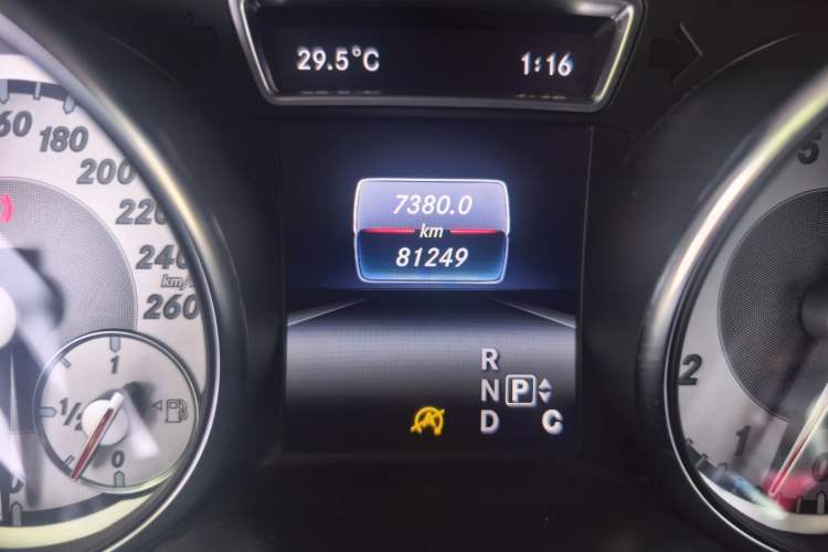Used Mercedes-Benz GLA 2016 GLA 200 Fashion Model Odometer Close Up