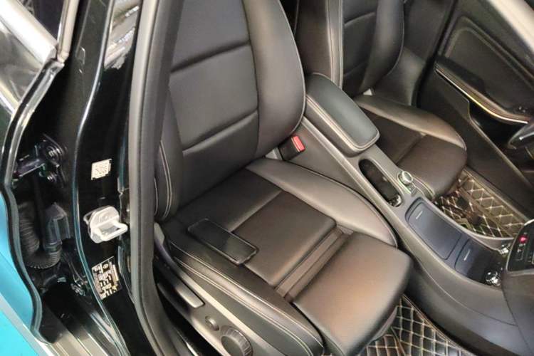 Used Mercedes-Benz GLA 2016 GLA 200 Fashion Model Right Front Seat