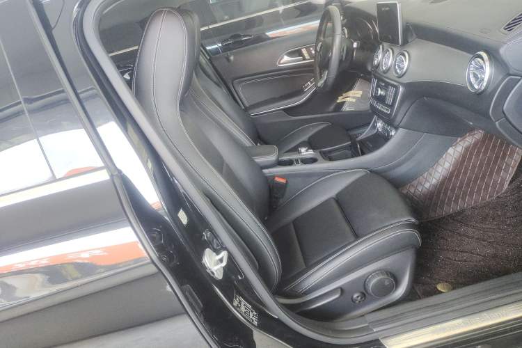 Used Mercedes-Benz GLA 2016 GLA 220 4MATIC Fashion Edition Right Front Seat