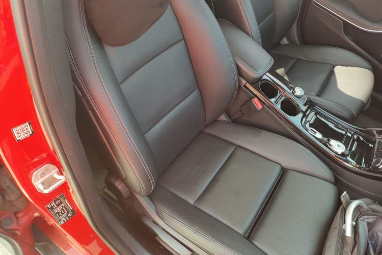 Used Mercedes-Benz GLA 2016 GLA 220 4MATIC Fashion Edition Right Front Seat