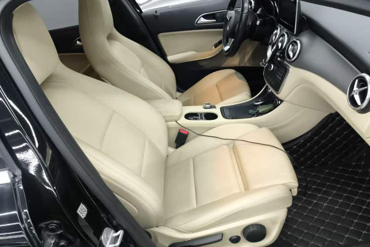 Used Mercedes-Benz GLA 2016 GLA 200 Sport Edition Right Front Seat