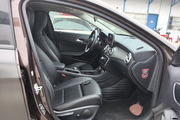 Used Mercedes-Benz GLA 2016 GLA 200 Fashion Model Right Front Seat