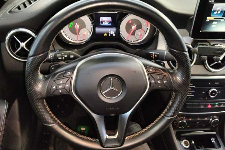 Used Mercedes-Benz GLA 2016 GLA 200 Fashion Model Steering Wheel