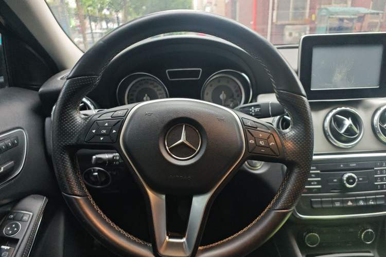 Used Mercedes-Benz GLA 2016 GLA 200 Sport Edition Steering Wheel