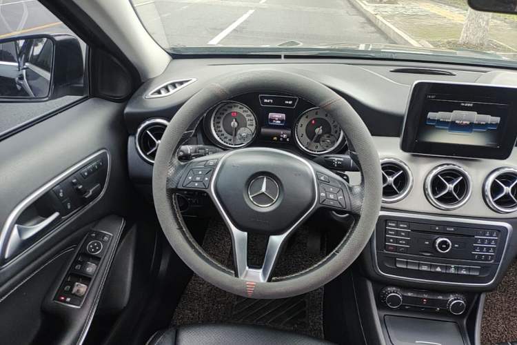 Used Mercedes-Benz GLA 2016 GLA 200 Sport Edition Steering Wheel