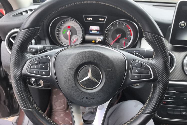 Used Mercedes-Benz GLA 2016 GLA 200 Fashion Model Steering Wheel