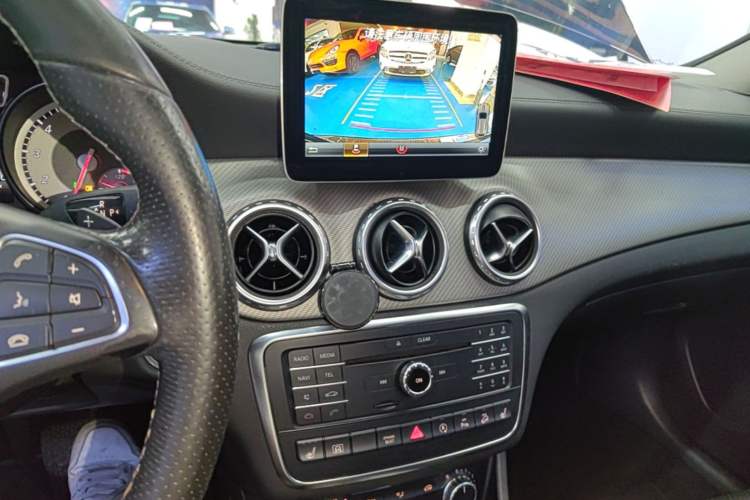 Used Mercedes-Benz GLA 2016 GLA 220 4MATIC Fashion Edition Audio And AC Panel