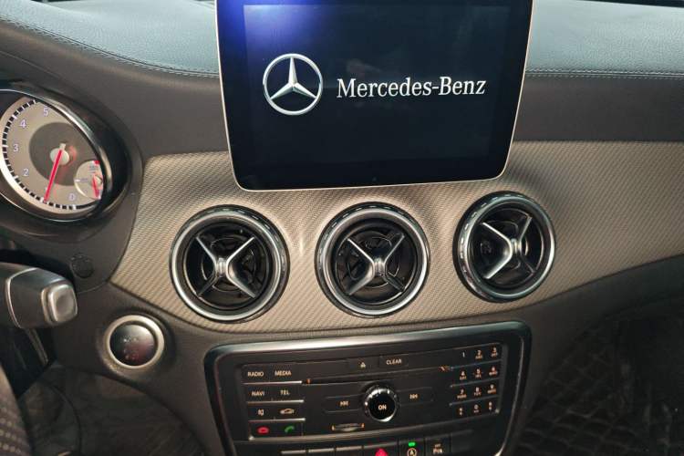 Used Mercedes-Benz GLA 2016 GLA 200 Fashion Model Audio And AC Panel