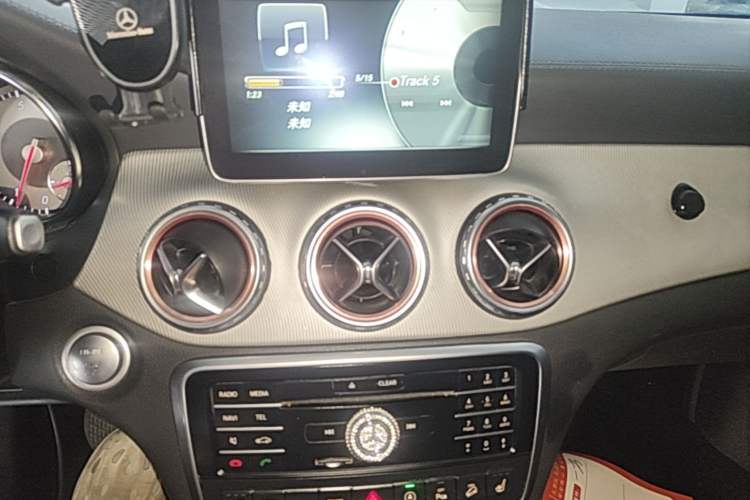Used Mercedes-Benz GLA 2016 GLA 220 4MATIC Fashion Edition Audio And AC Panel