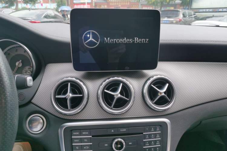 Used Mercedes-Benz GLA 2016 GLA 200 Blue Edition Audio And AC Panel