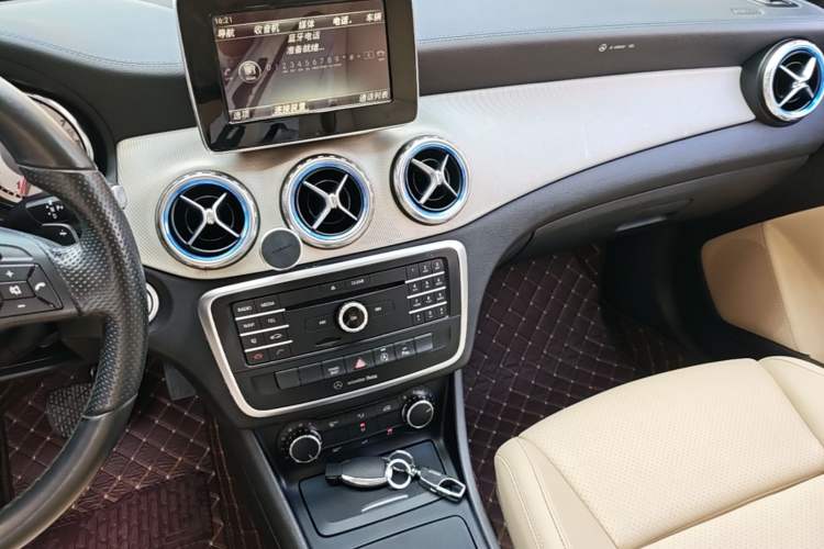 Used Mercedes-Benz GLA 2016 GLA 200 Fashion Model Audio And AC Panel