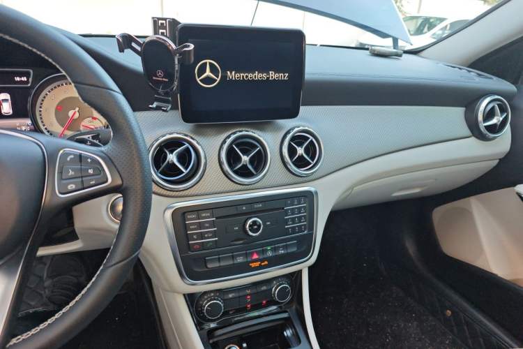 Used Mercedes-Benz GLA 2016 GLA 200 Fashion Model Audio And AC Panel