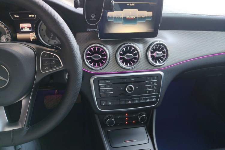 Used Mercedes-Benz GLA 2016 GLA 220 4MATIC Fashion Edition Audio And AC Panel