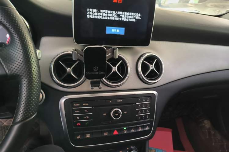 Used Mercedes-Benz GLA 2016 GLA 220 4MATIC Fashion Edition Audio And AC Panel