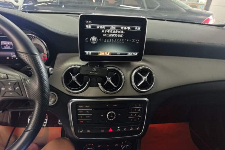 Used Mercedes-Benz GLA 2016 GLA 220 4MATIC Fashion Edition Audio And AC Panel