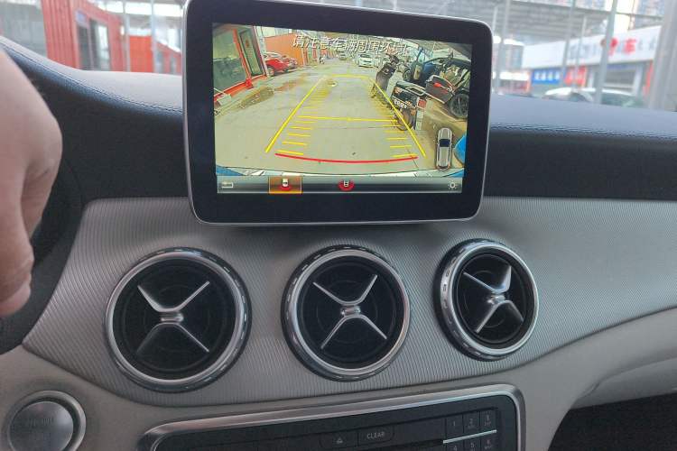 Used Mercedes-Benz GLA 2016 GLA 220 4MATIC Fashion Edition Audio And AC Panel