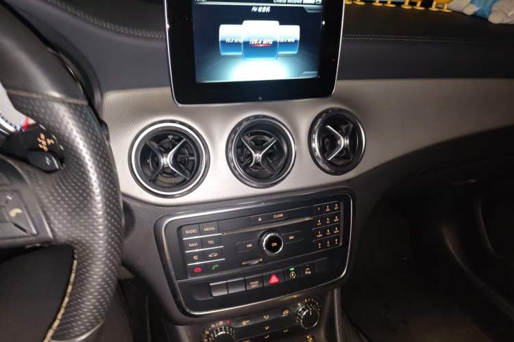 Used Mercedes-Benz GLA 2016 GLA 200 Fashion Model Audio And AC Panel