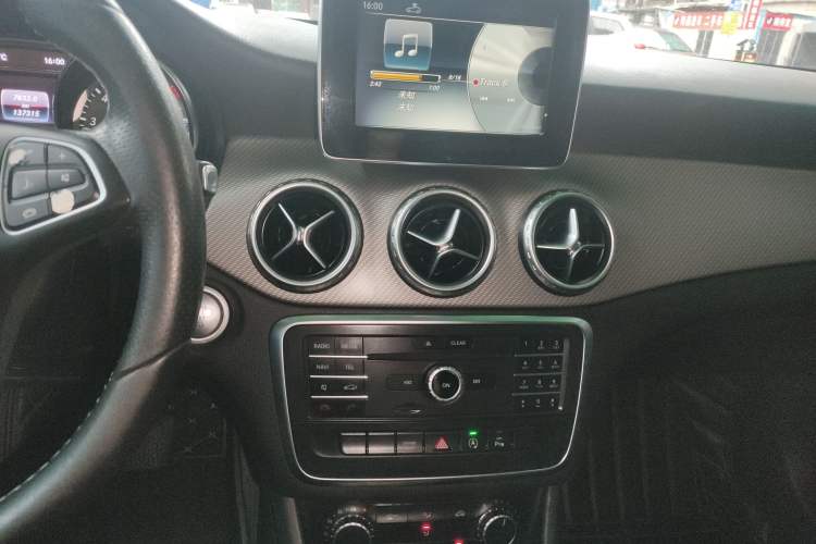 Used Mercedes-Benz GLA 2016 GLA 200 Sport Edition Audio And AC Panel