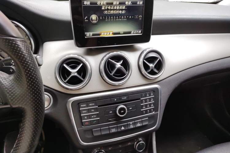 Used Mercedes-Benz GLA 2016 GLA 200 Fashion Model Audio And AC Panel