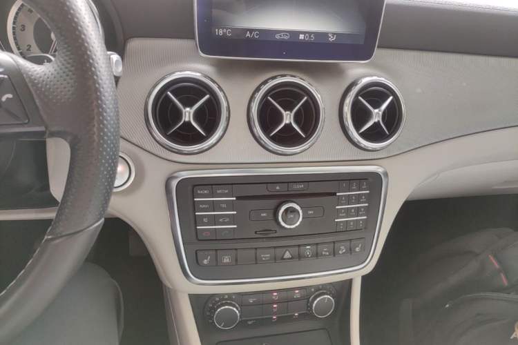 Used Mercedes-Benz GLA 2016 GLA 220 4MATIC Fashion Edition Audio And AC Panel