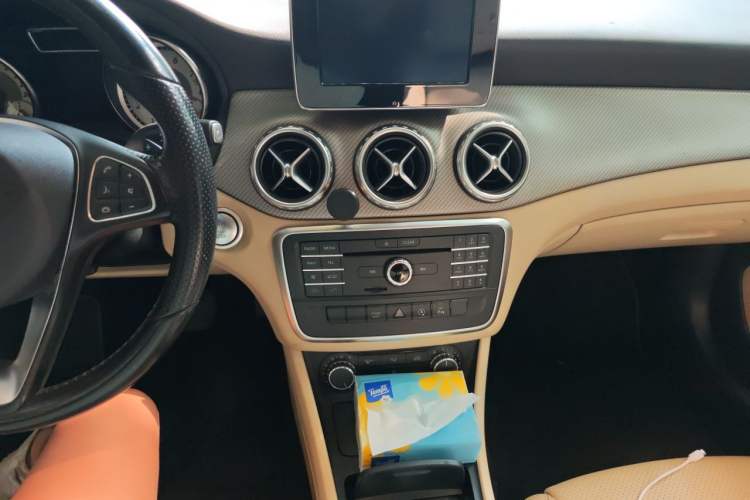 Used Mercedes-Benz GLA 2016 GLA 200 Sport Edition Audio And AC Panel