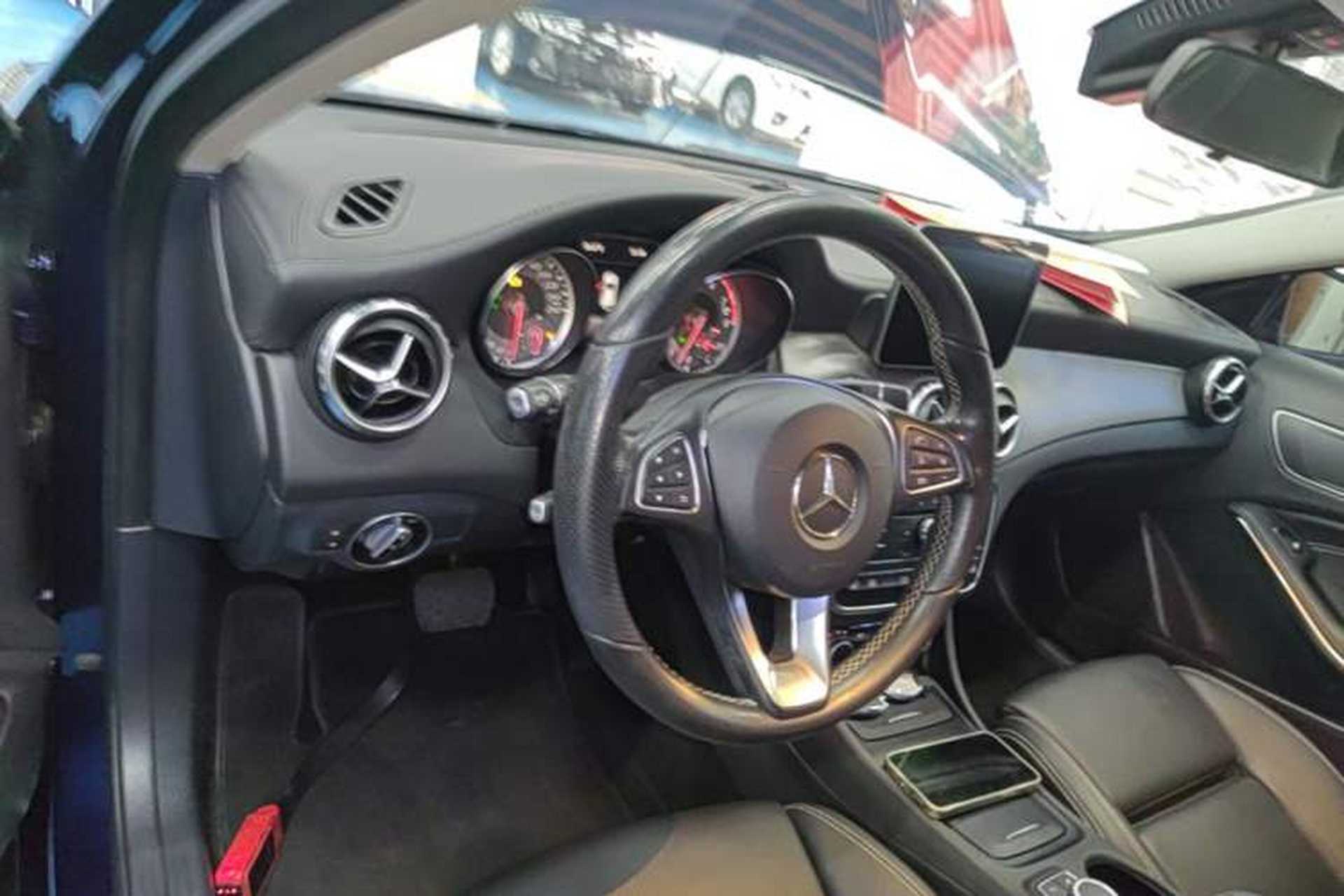 Used Mercedes-Benz GLA 2016 GLA 220 4MATIC Fashion Edition Center Console