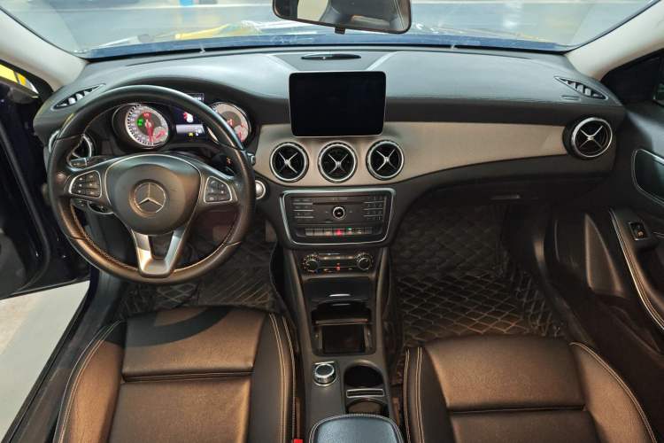 Used Mercedes-Benz GLA 2016 GLA 200 Fashion Model Center Console