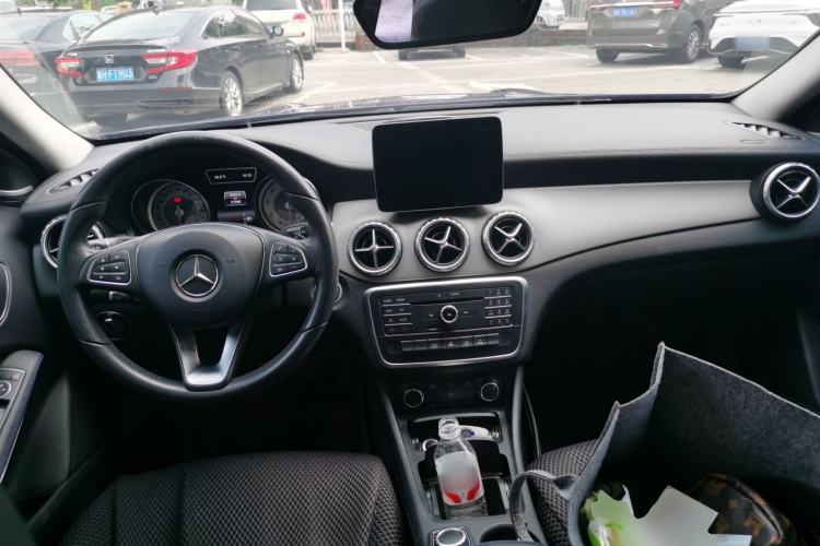 Used Mercedes-Benz GLA 2016 GLA 200 Blue Edition Center Console