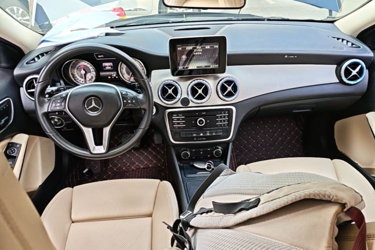 Used Mercedes-Benz GLA 2016 GLA 200 Fashion Model Center Console