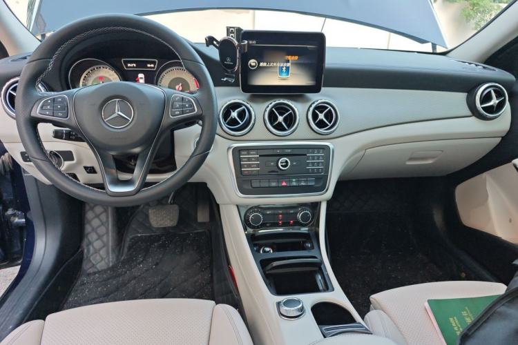 Used Mercedes-Benz GLA 2016 GLA 200 Fashion Model Center Console