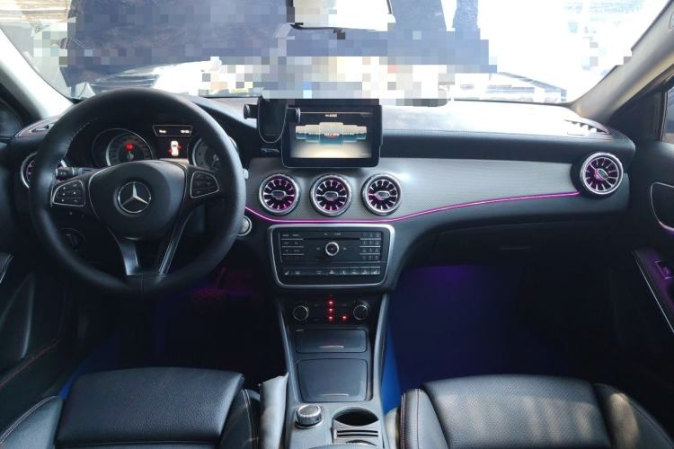 Used Mercedes-Benz GLA 2016 GLA 220 4MATIC Fashion Edition Center Console