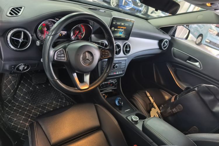 Used Mercedes-Benz GLA 2016 GLA 200 Fashion Model Center Console