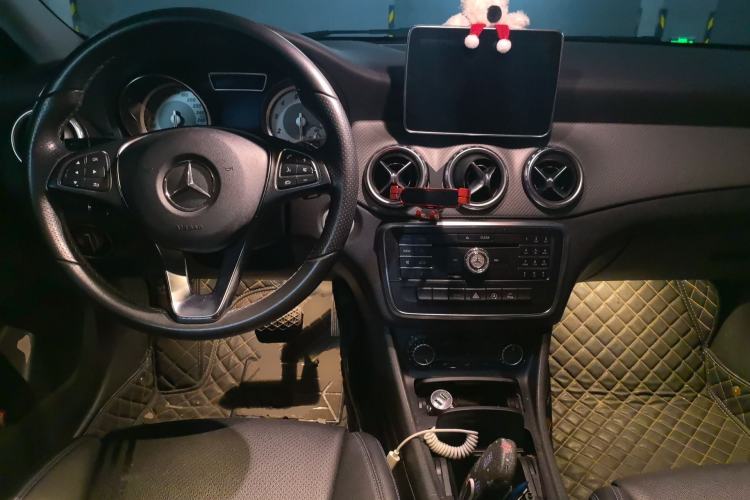 Used Mercedes-Benz GLA 2016 GLA 200 Blue Edition Center Console