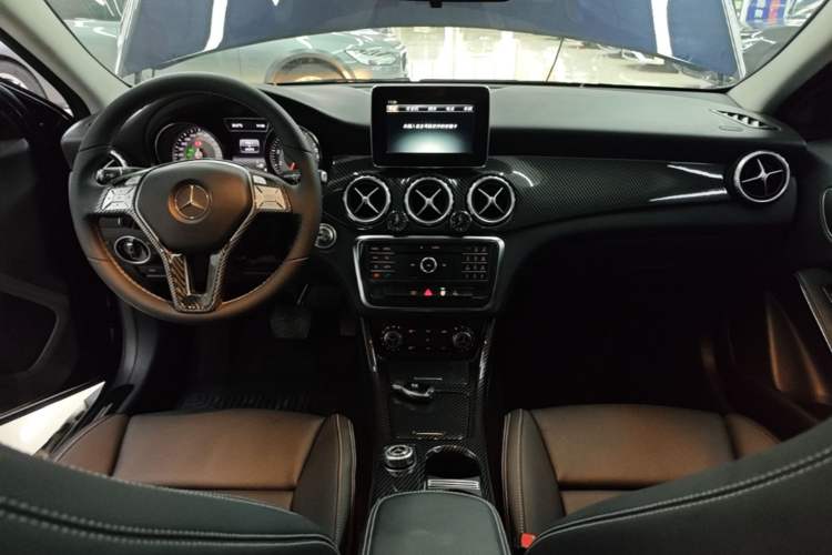 Used Mercedes-Benz GLA 2016 GLA 200 Sport Edition Center Console