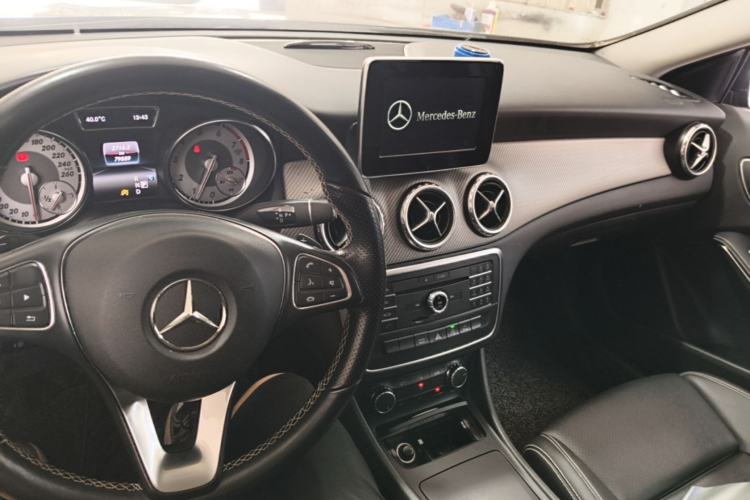 Used Mercedes-Benz GLA 2016 GLA 200 Sport Edition Center Console