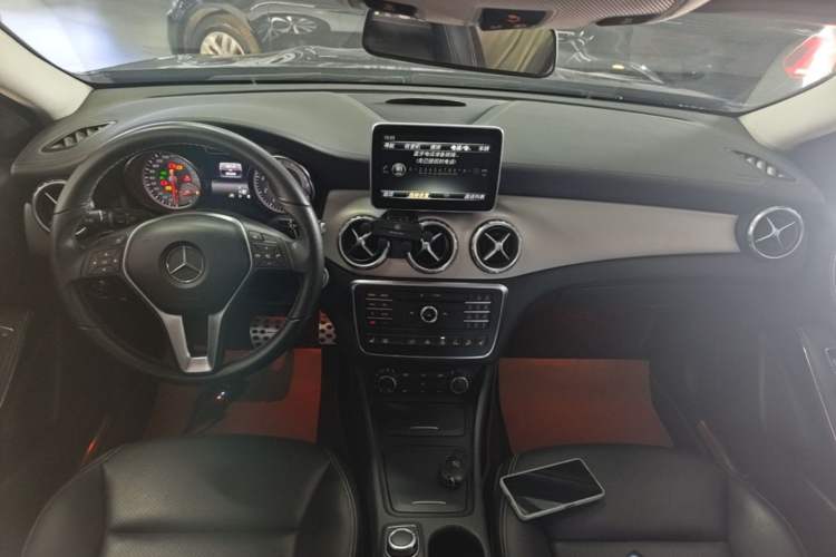 Used Mercedes-Benz GLA 2016 GLA 220 4MATIC Fashion Edition Center Console