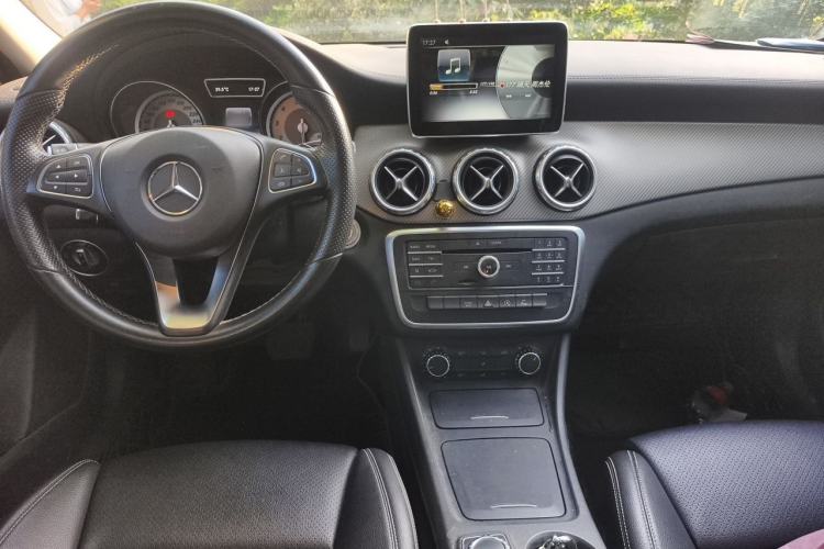 Used Mercedes-Benz GLA 2016 GLA 200 Fashion Model Center Console