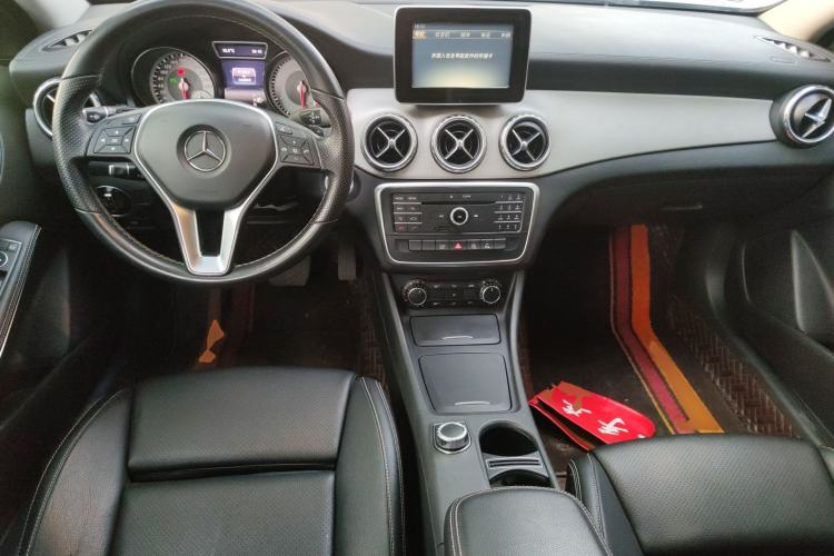 Used Mercedes-Benz GLA 2016 GLA 200 Fashion Model Center Console