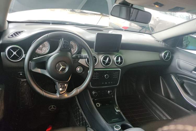 Used Mercedes-Benz GLA 2016 GLA 200 Sport Edition Center Console