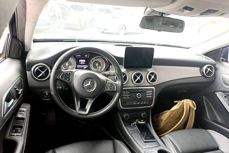 Used Mercedes-Benz GLA 2016 GLA 200 Fashion Model Center Console