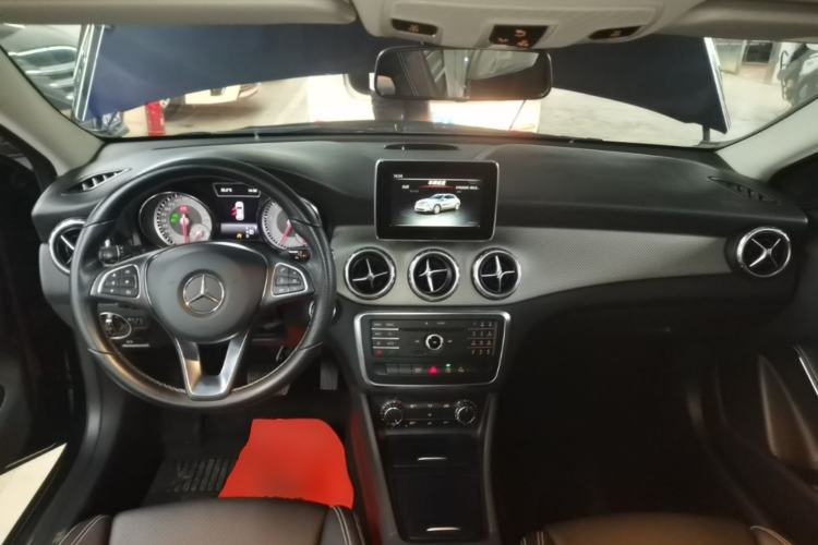 Used Mercedes-Benz GLA 2016 GLA 200 Sport Edition Center Console