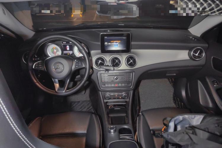 Used Mercedes-Benz GLA 2016 GLA 200 Sport Edition Center Console