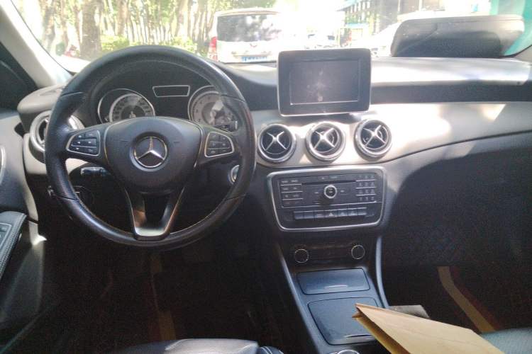 Used Mercedes-Benz GLA 2016 GLA 200 Sport Edition Center Console