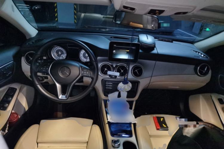 Used Mercedes-Benz GLA 2016 GLA 200 Sport Edition Center Console