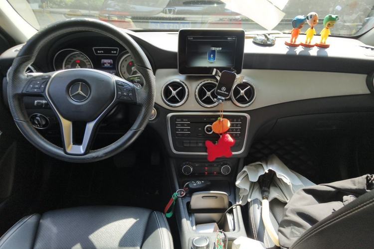 Used Mercedes-Benz GLA 2016 GLA 200 Sport Edition Center Console